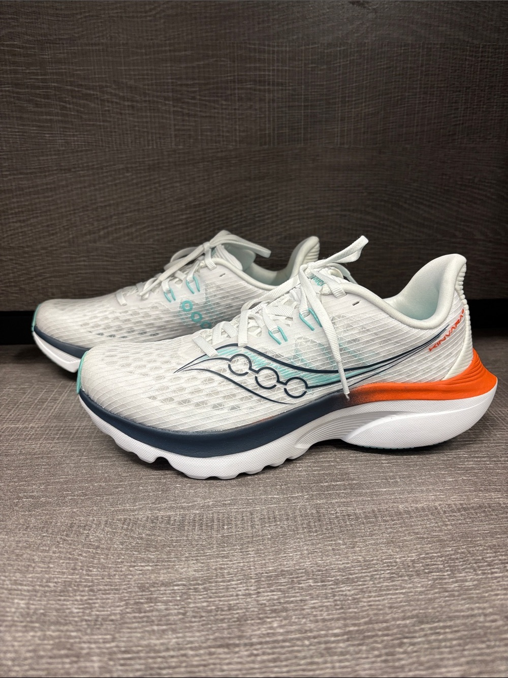 Women's Saucony Kinvara 16 Running & Training Shoes (White/Navy) - Size 8